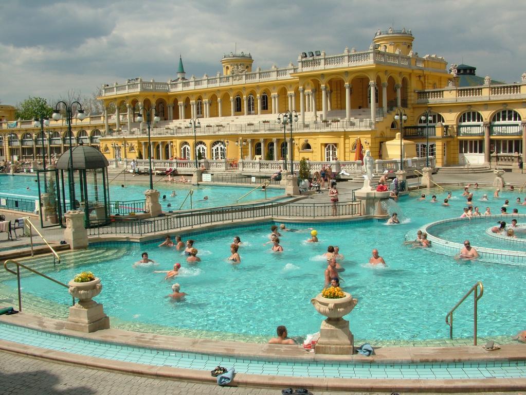 Little Americas Colonial Times * Budapeszt